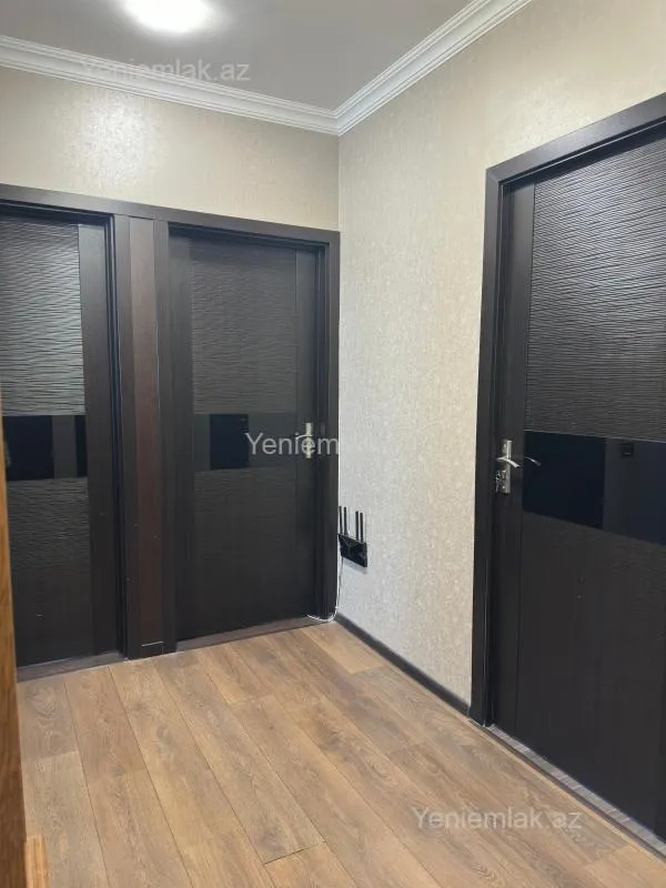 Satılır 4 otaqlı köhnə tikili 100 m²