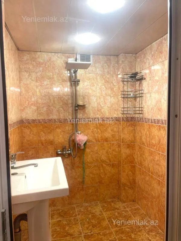 Satılır 2 otaqlı köhnə tikili 65 m²