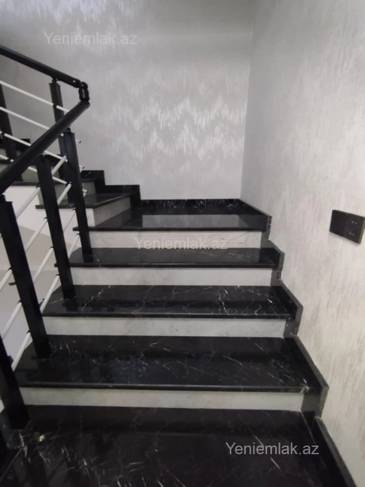 Satılır 6 otaqlı həyət evi 330 m²