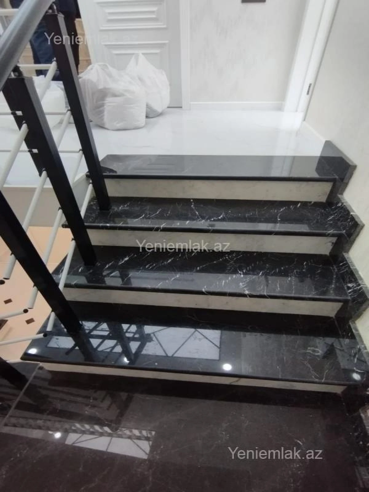 Satılır 6 otaqlı həyət evi 330 m²