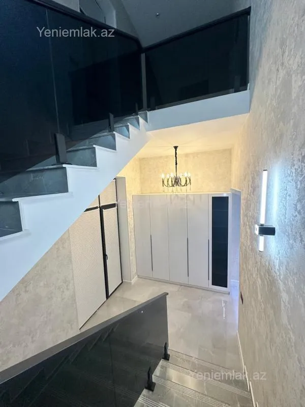 Satılır 4 otaqlı həyət evi 270 m²