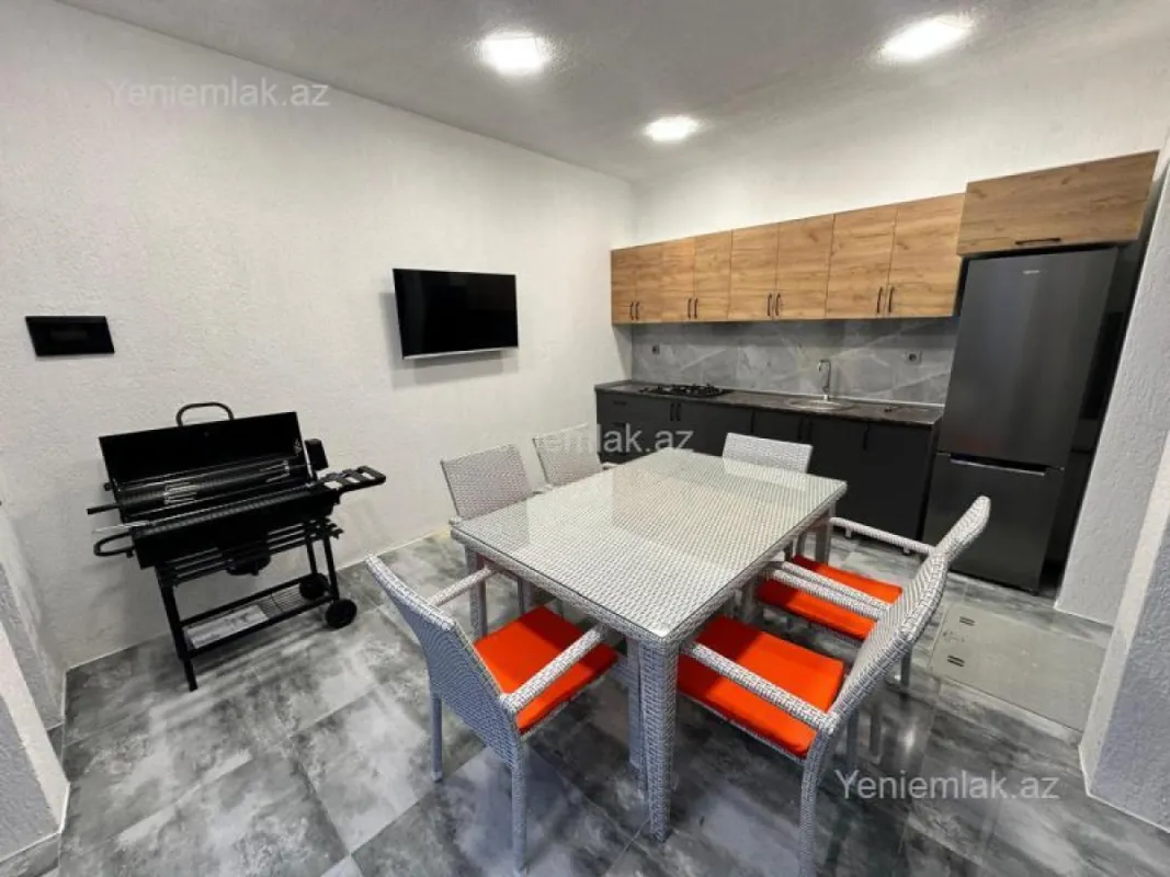Satılır 4 otaqlı həyət evi 270 m²