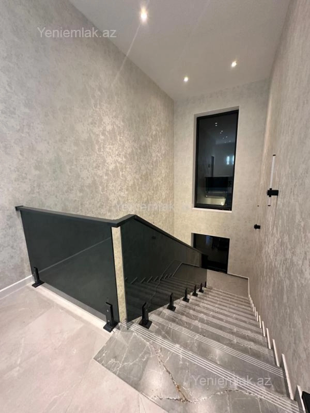 Satılır 4 otaqlı həyət evi 270 m²