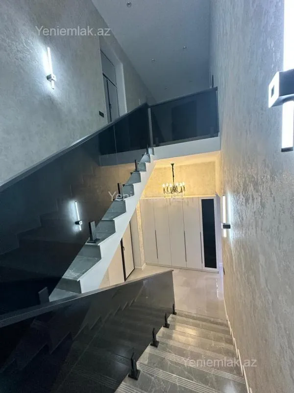 Satılır 4 otaqlı həyət evi 270 m²