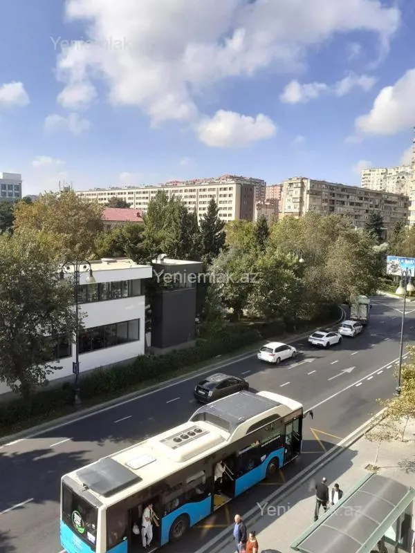 Satılır 3 otaqlı köhnə tikili 90 m²