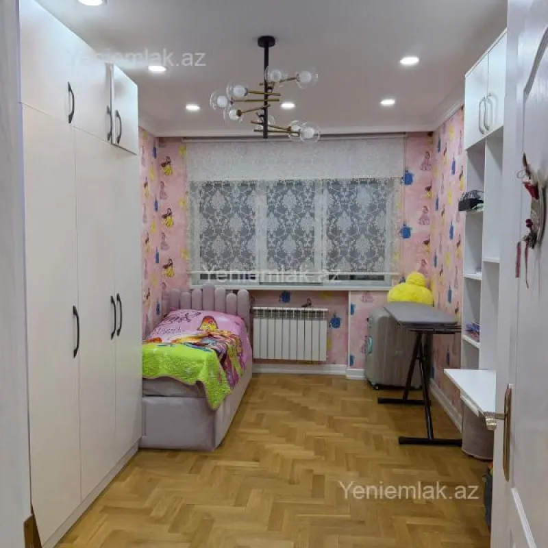 Satılır 3 otaqlı köhnə tikili 100 m²