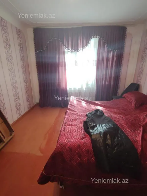 Satılır 4 otaqlı köhnə tikili 95 m²