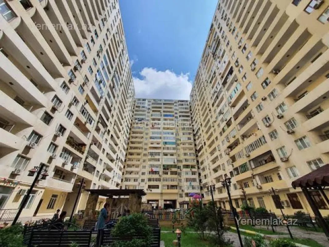Satılır 3 otaqlı yeni tikili 130 m²