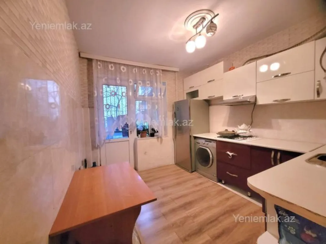 Satılır 3 otaqlı köhnə tikili 82 m²