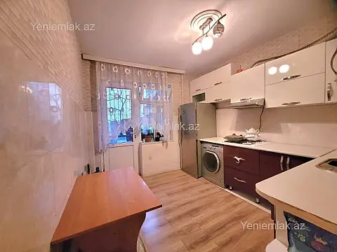 Satılır 3 otaqlı köhnə tikili 82 m²