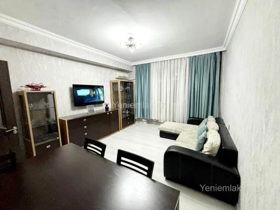 Satılır 3 otaqlı köhnə tikili 82 m²