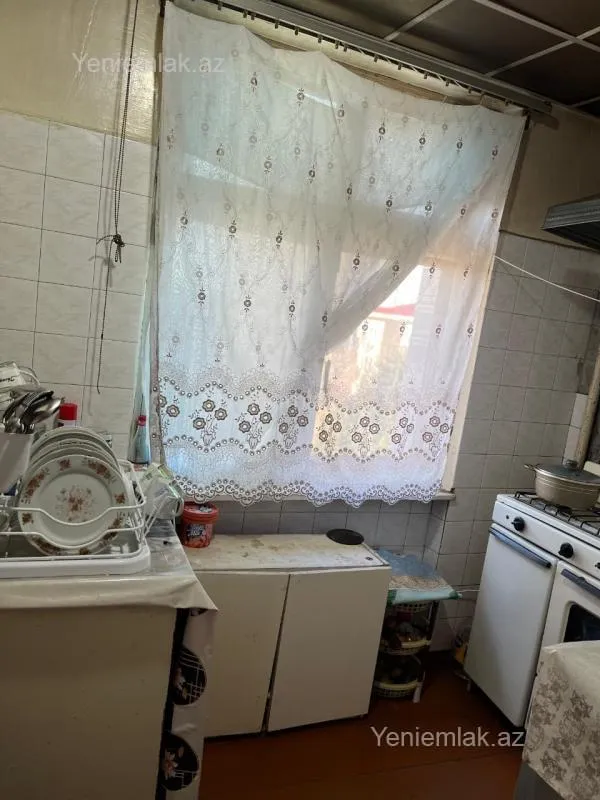 Satılır 3 otaqlı köhnə tikili 68 m²