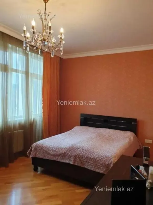 Satılır 3 otaqlı yeni tikili 135 m²
