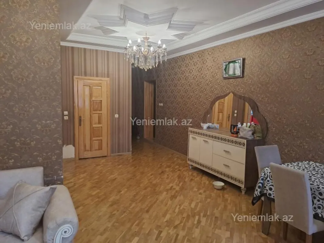 Satılır 6 otaqlı həyət evi 180 m²