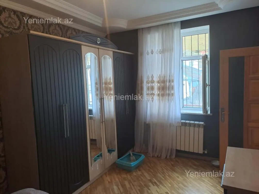 Satılır 6 otaqlı həyət evi 180 m²