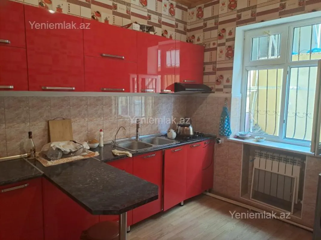 Satılır 6 otaqlı həyət evi 180 m²