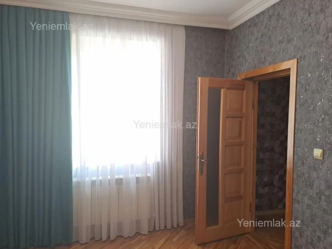 Satılır 6 otaqlı həyət evi 180 m²