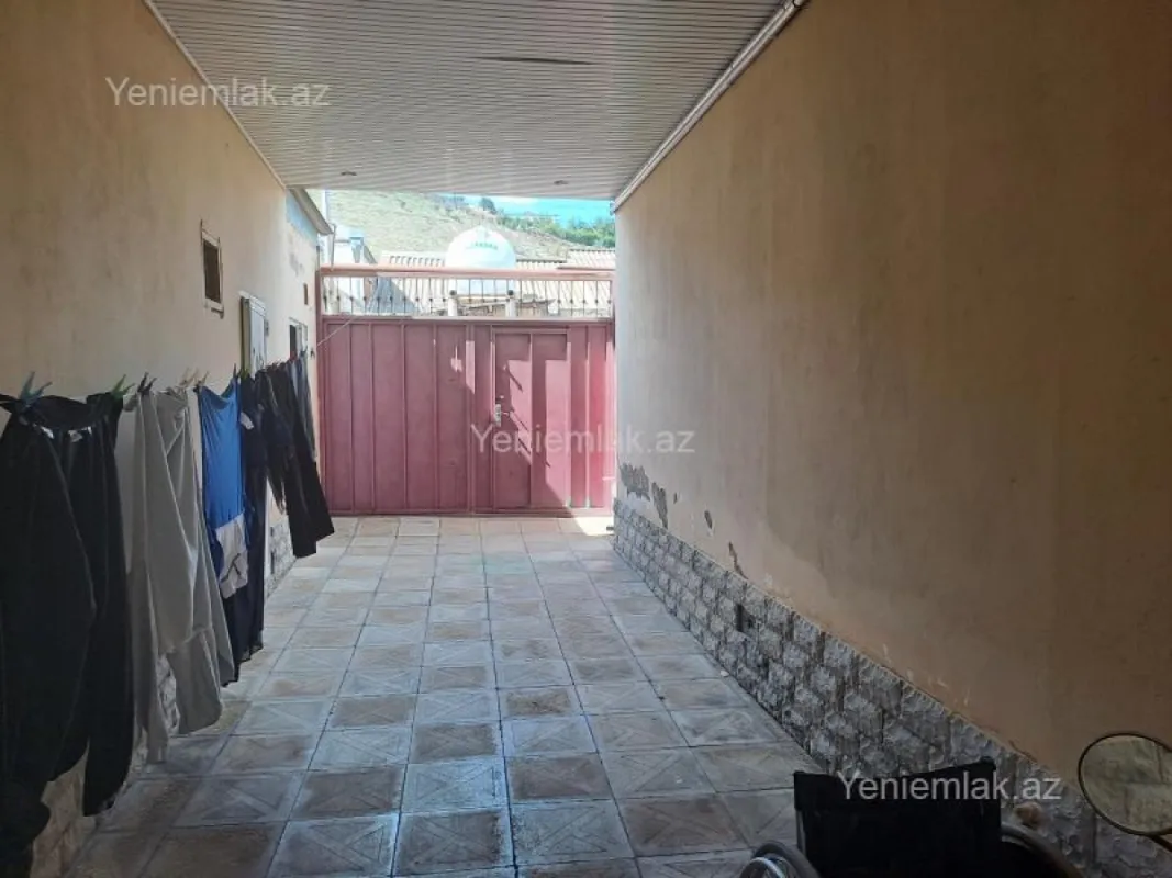 Satılır 6 otaqlı həyət evi 180 m²