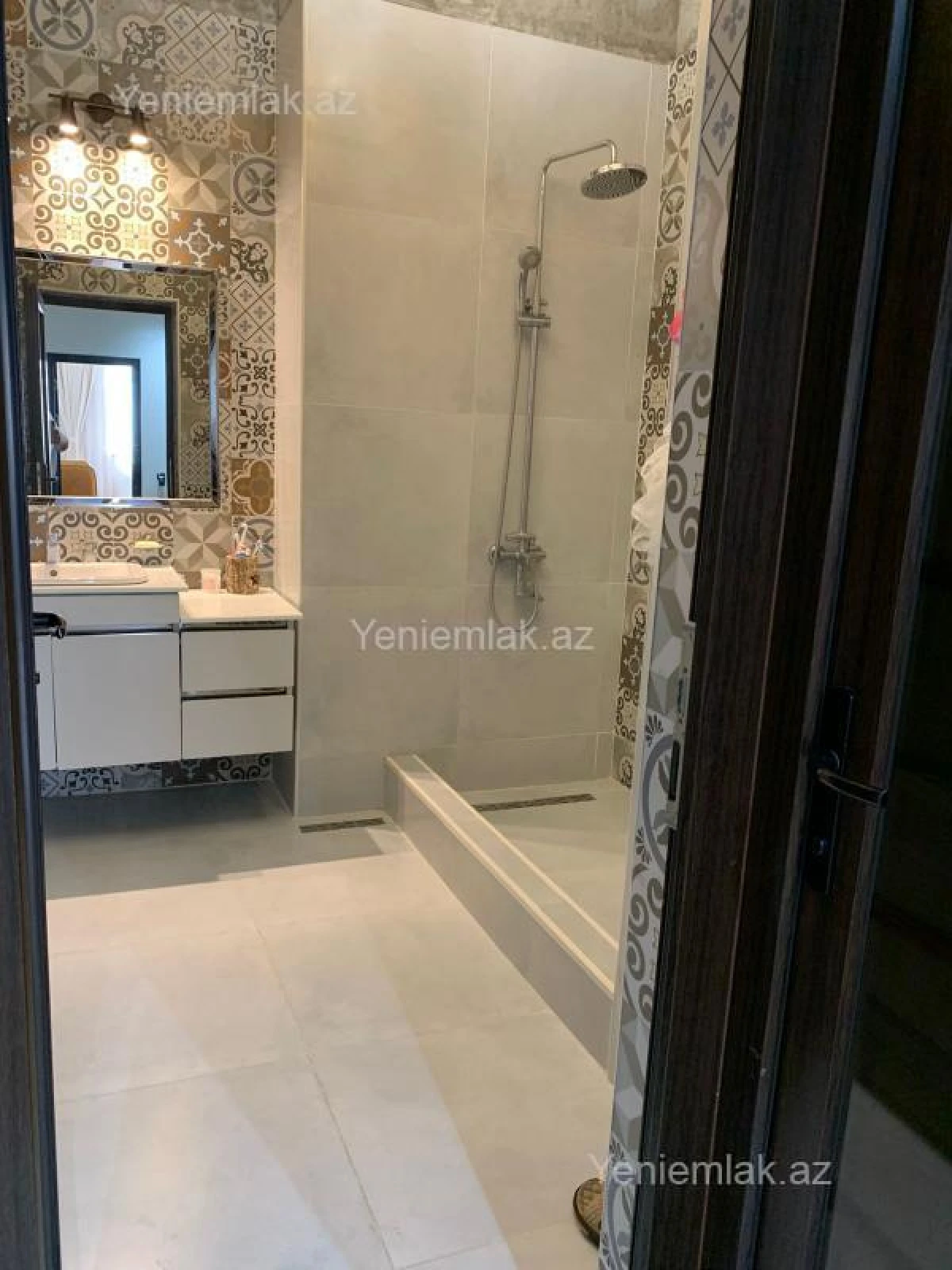 Satılır 3 otaqlı yeni tikili 120 m²