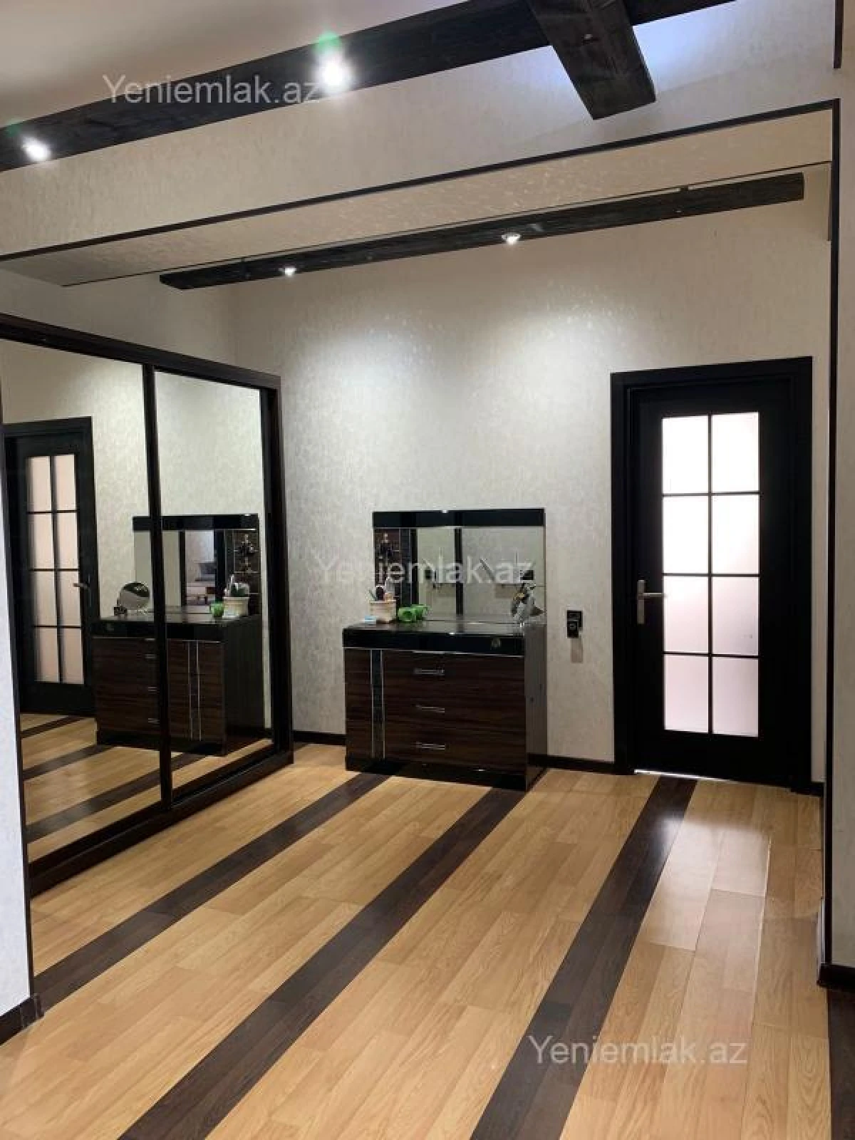 Satılır 3 otaqlı yeni tikili 120 m²