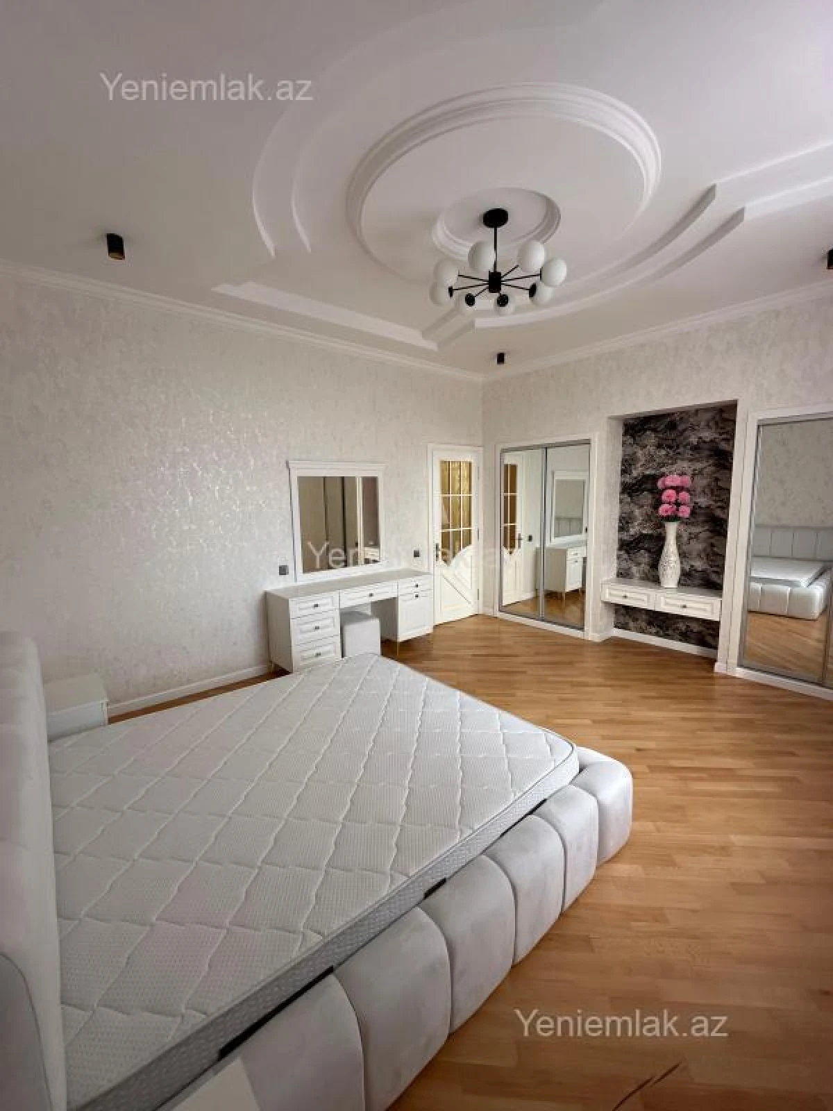 Satılır 12 otaqlı həyət evi 840 m²