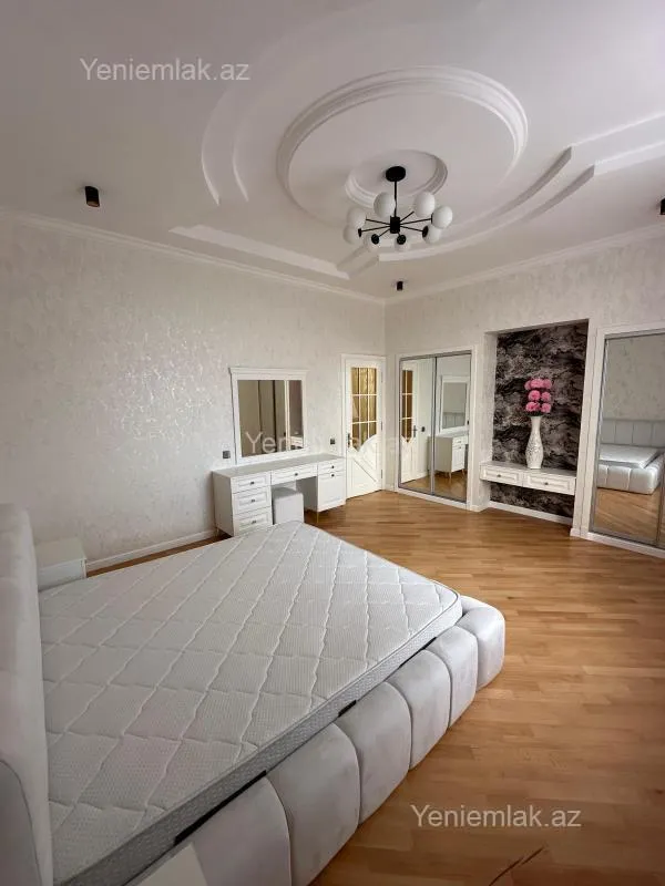 Satılır 12 otaqlı həyət evi 840 m²