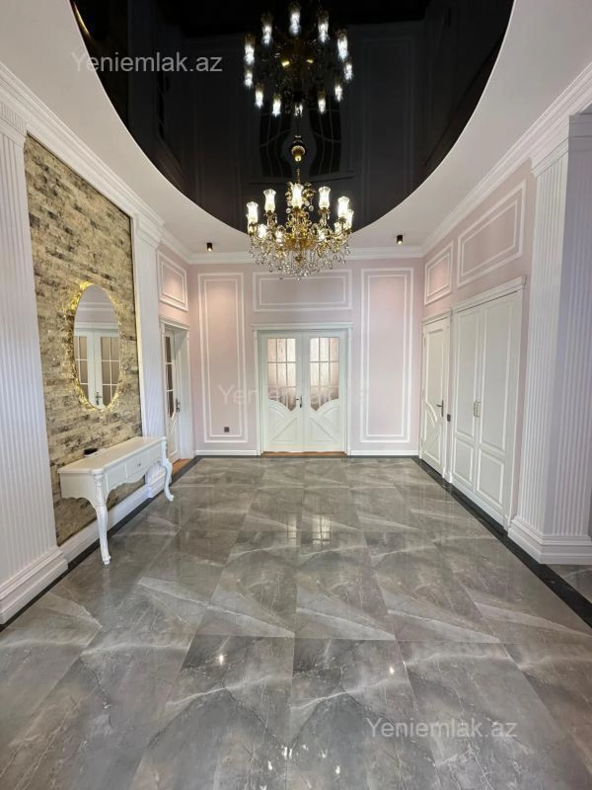 Satılır 12 otaqlı həyət evi 840 m²