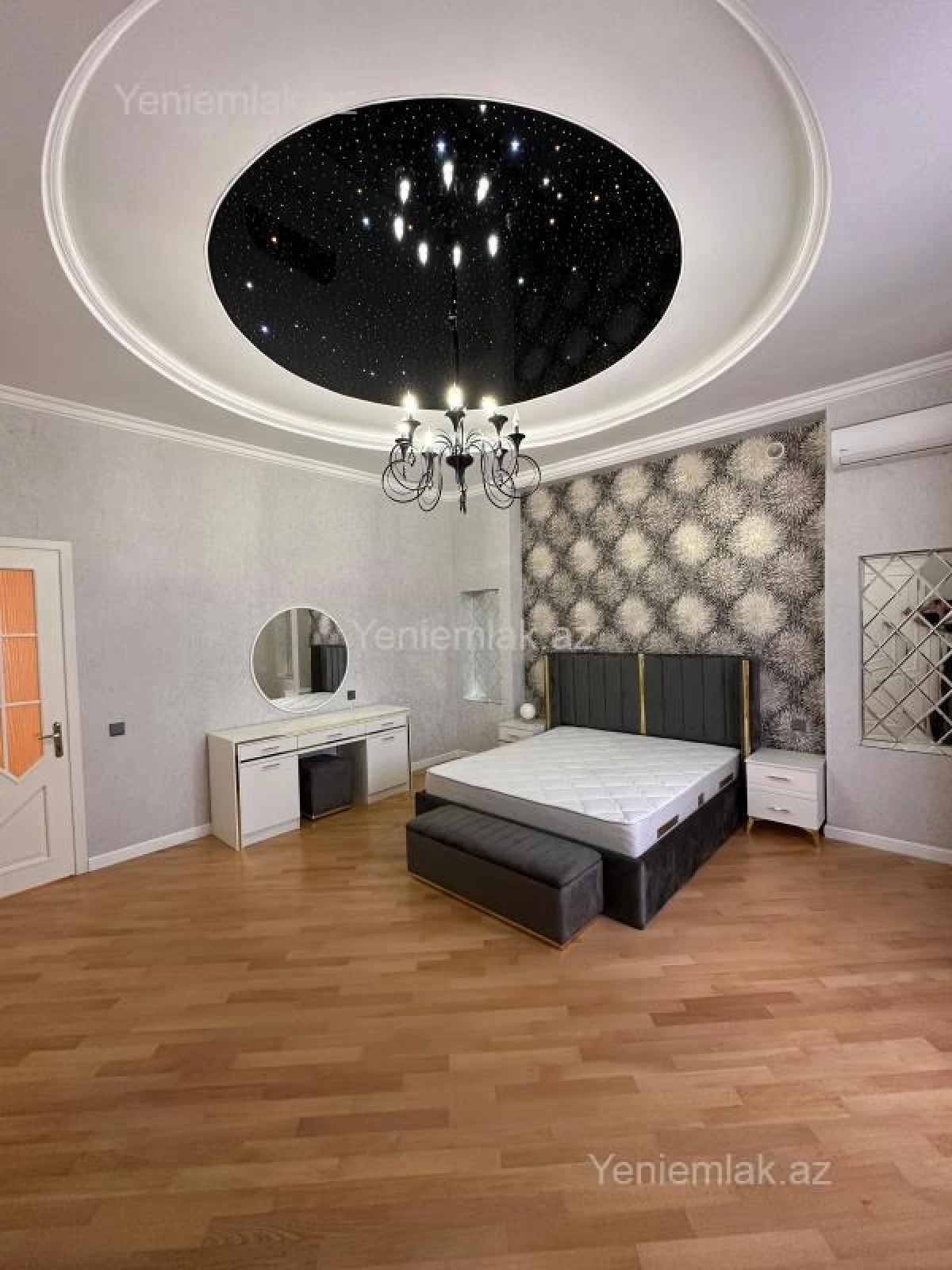Satılır 12 otaqlı həyət evi 840 m²