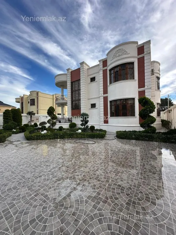 Satılır 12 otaqlı həyət evi 840 m²