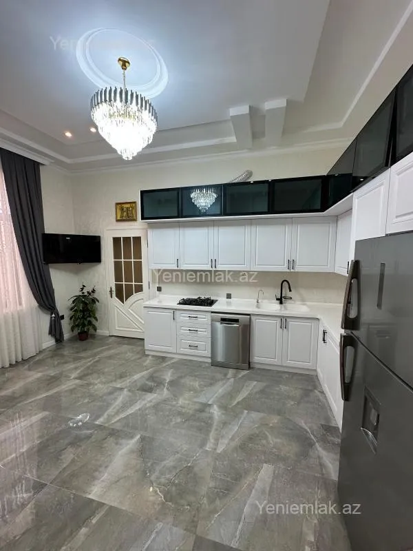 Satılır 12 otaqlı həyət evi 840 m²
