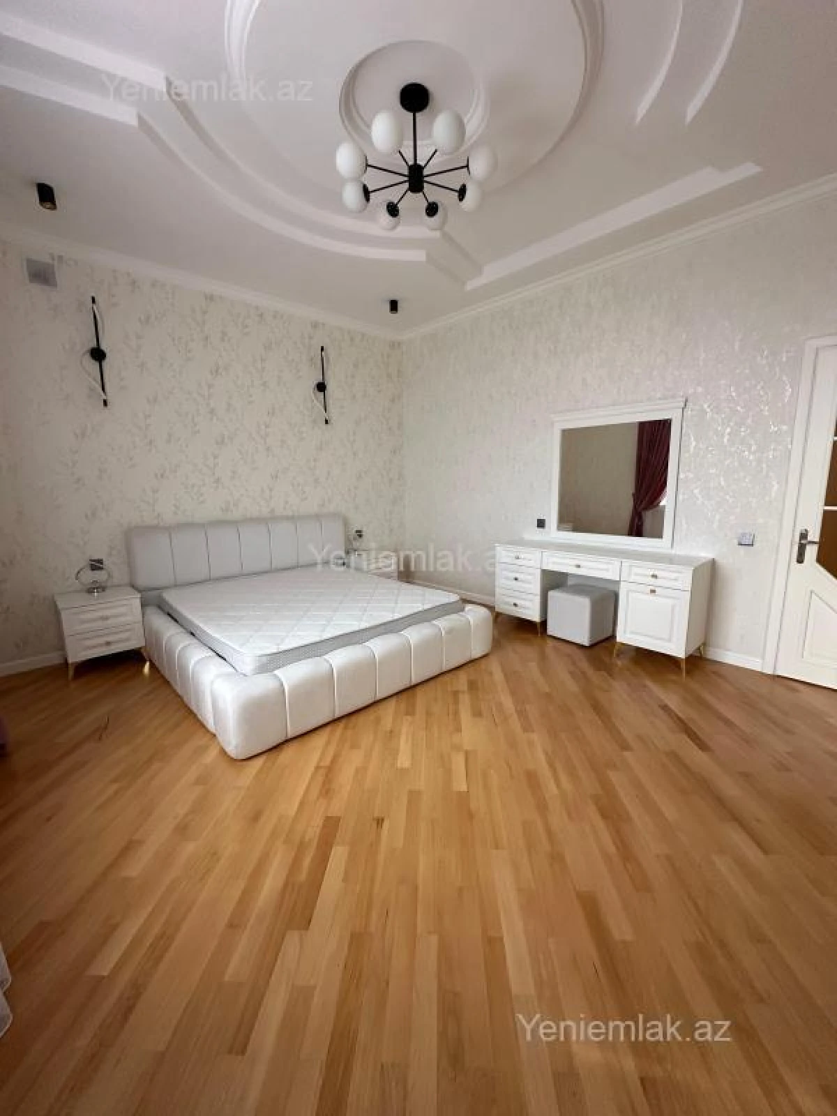 Satılır 12 otaqlı həyət evi 840 m²