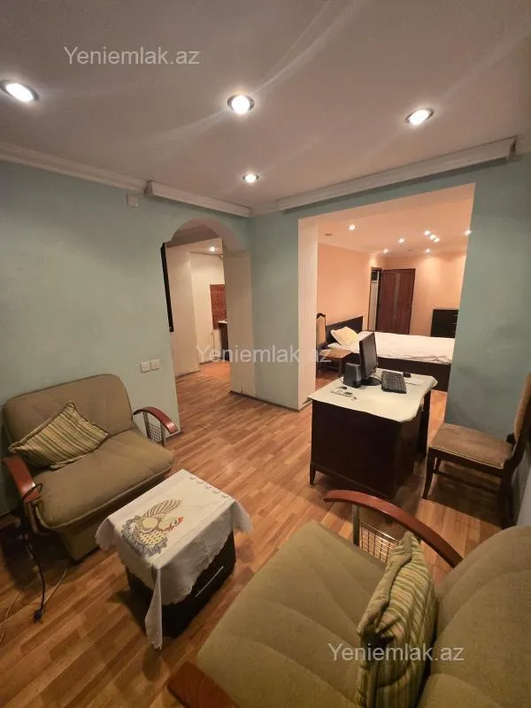 Satılır 2 otaqlı köhnə tikili 86 m²