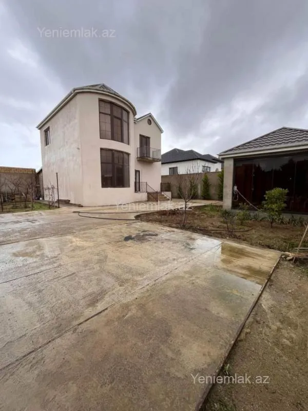 Satılır 4 otaqlı həyət evi 250 m²