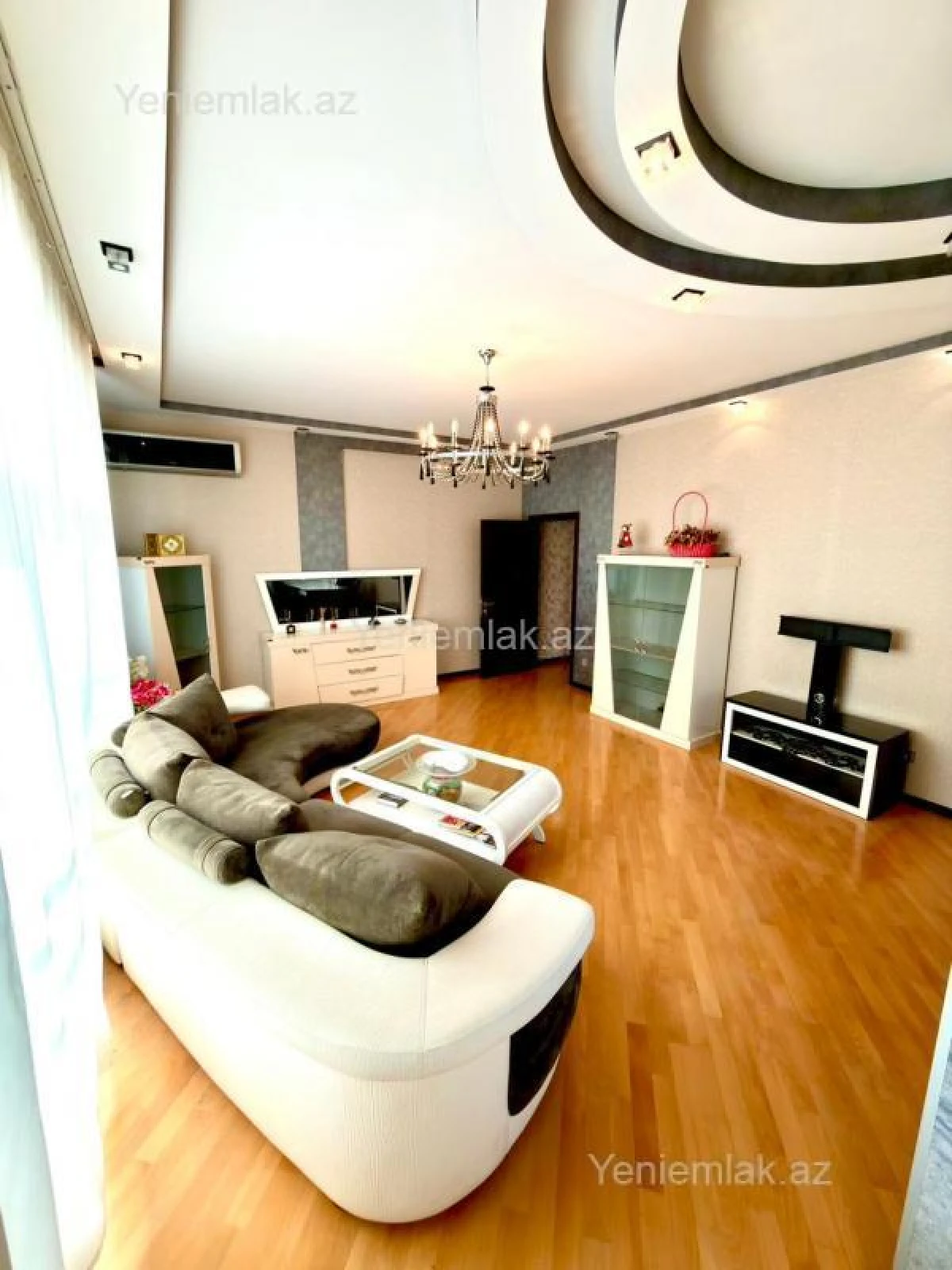 Satılır 3 otaqlı yeni tikili 135 m²