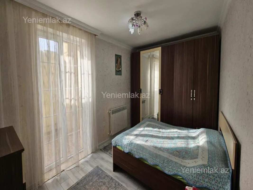 Satılır 5 otaqlı həyət evi 210 m²