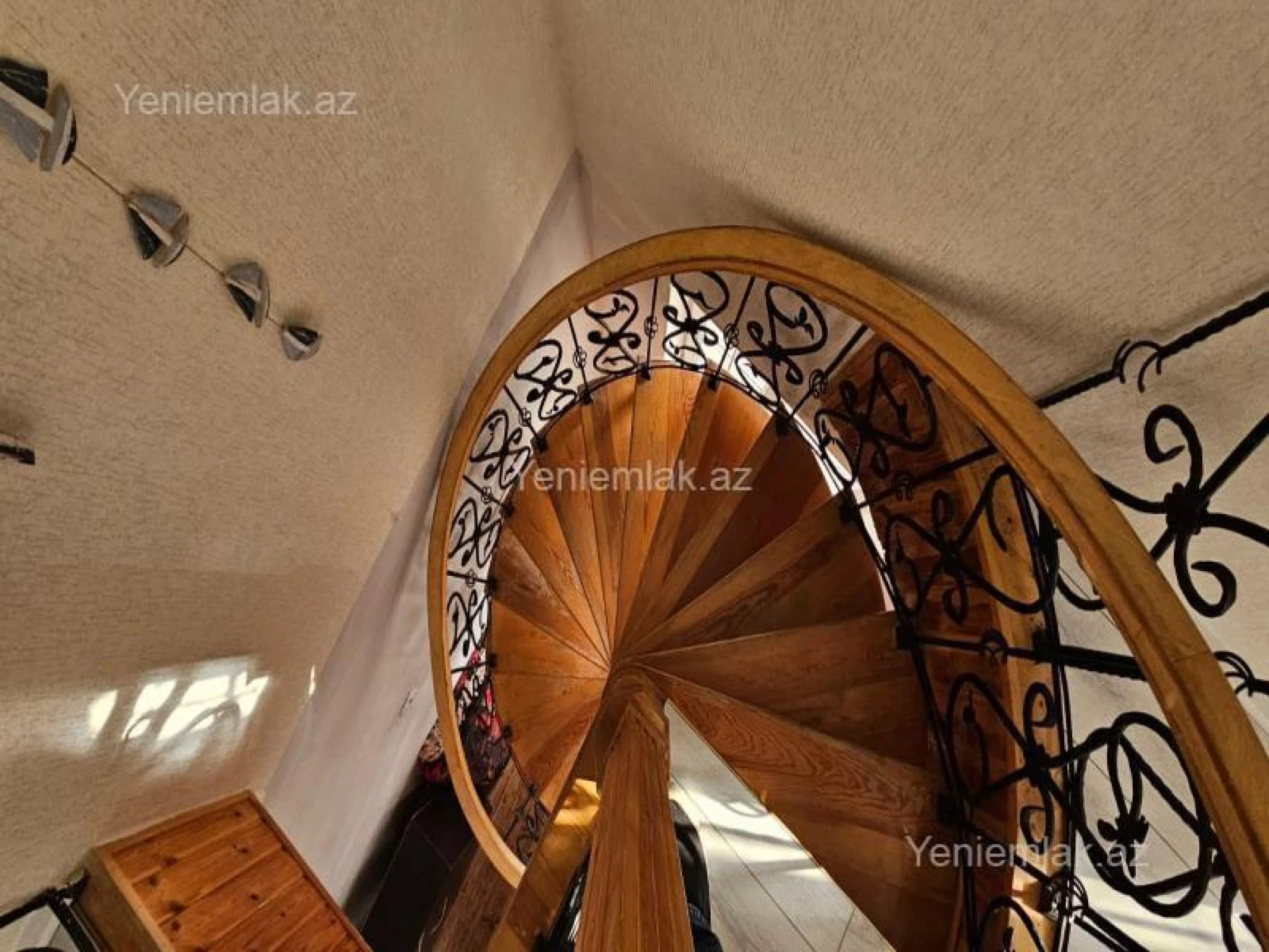 Satılır 5 otaqlı həyət evi 210 m²