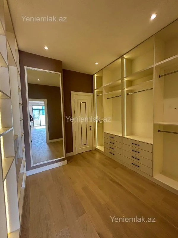 Satılır 4 otaqlı yeni tikili 242 m²