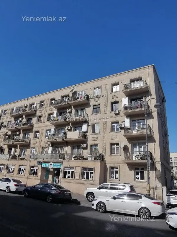 Satılır 2 otaqlı köhnə tikili 70 m²