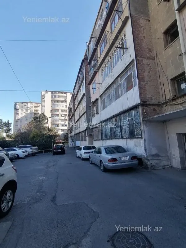 Satılır 2 otaqlı köhnə tikili 70 m²