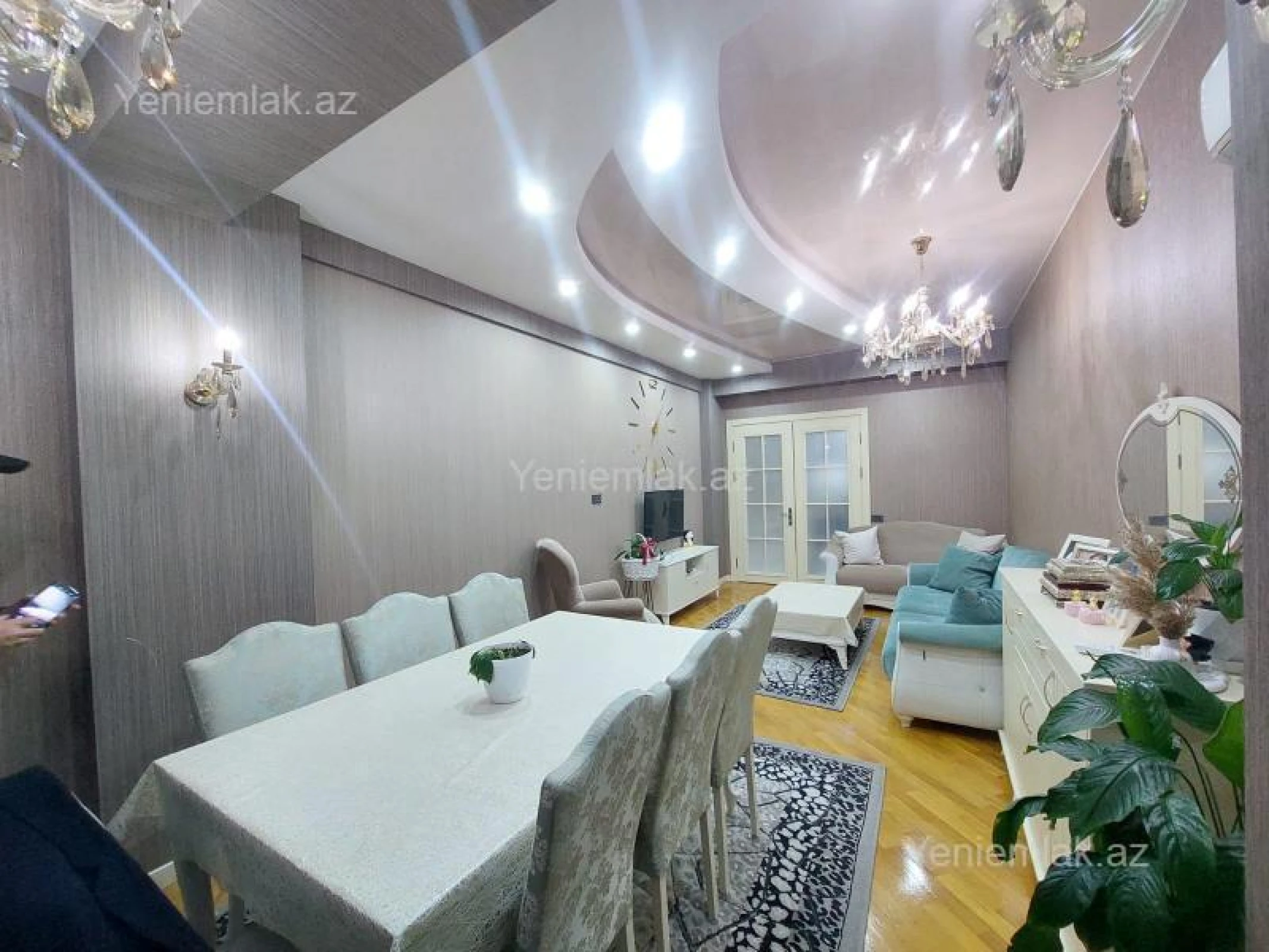 Satılır 3 otaqlı yeni tikili 130 m²