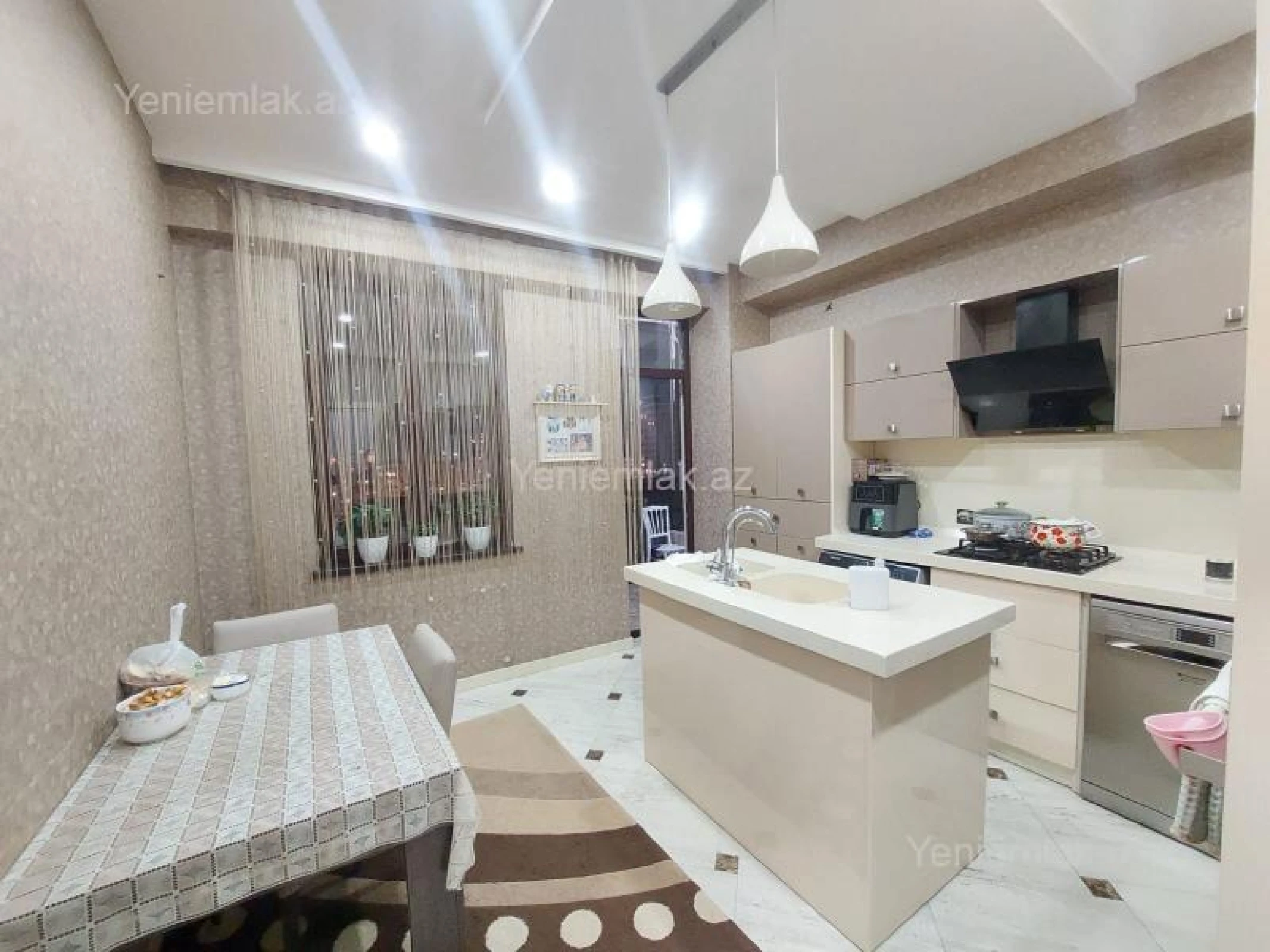 Satılır 3 otaqlı yeni tikili 130 m²