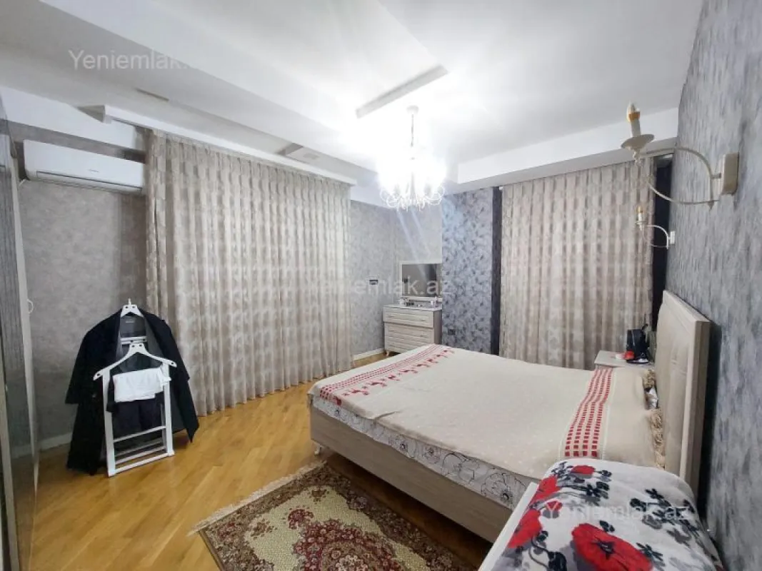 Satılır 3 otaqlı yeni tikili 130 m²
