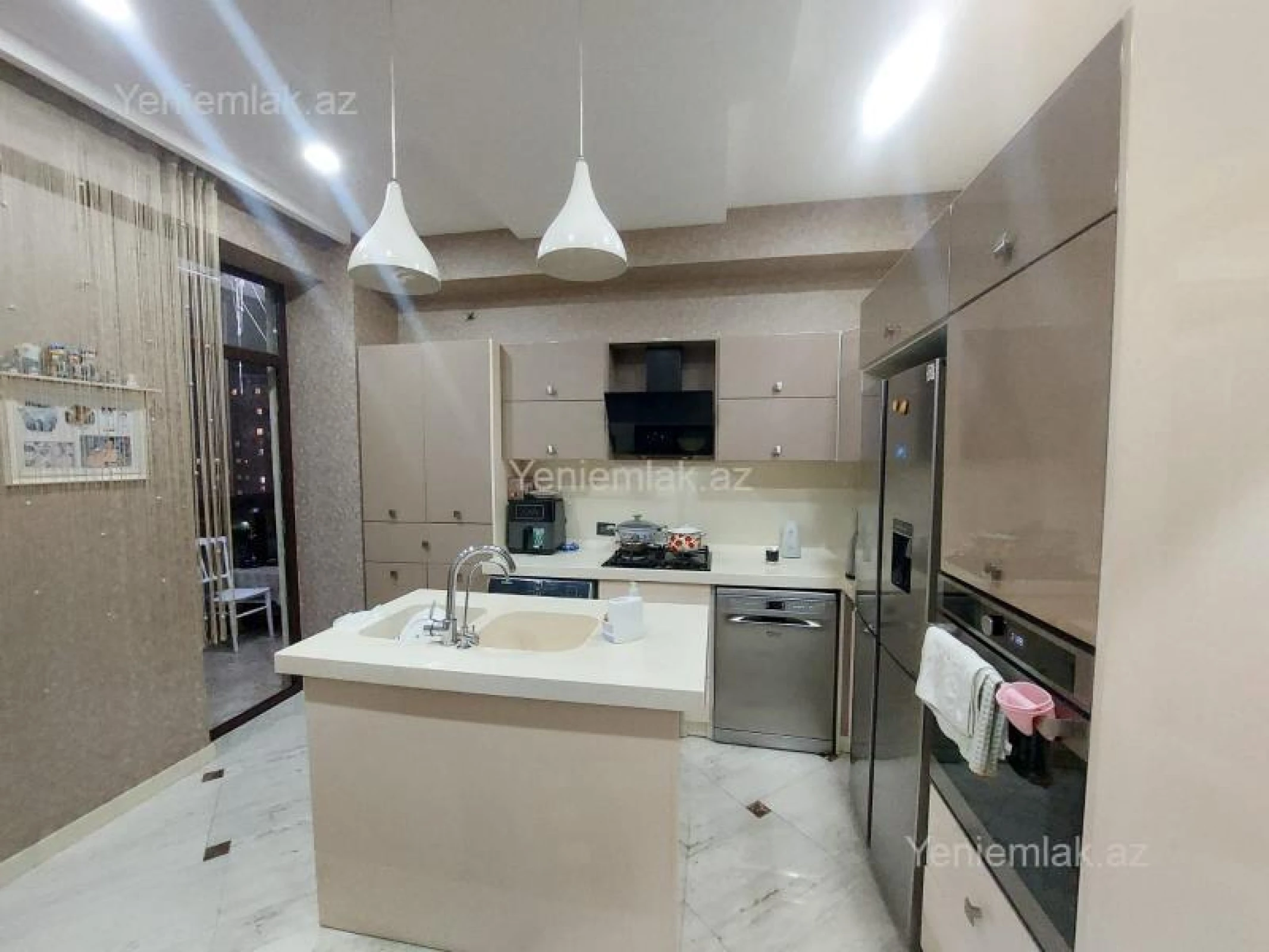 Satılır 3 otaqlı yeni tikili 130 m²