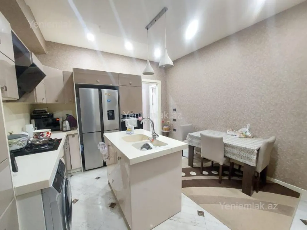 Satılır 3 otaqlı yeni tikili 130 m²