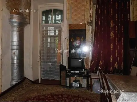 Satılır 3 otaqlı köhnə tikili 100 m²