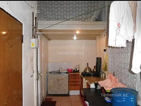 Satılır 3 otaqlı köhnə tikili 100 m²
