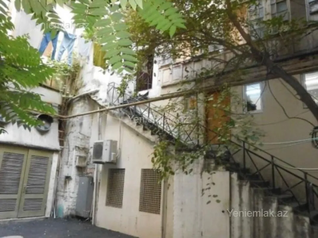 Satılır 3 otaqlı köhnə tikili 100 m²