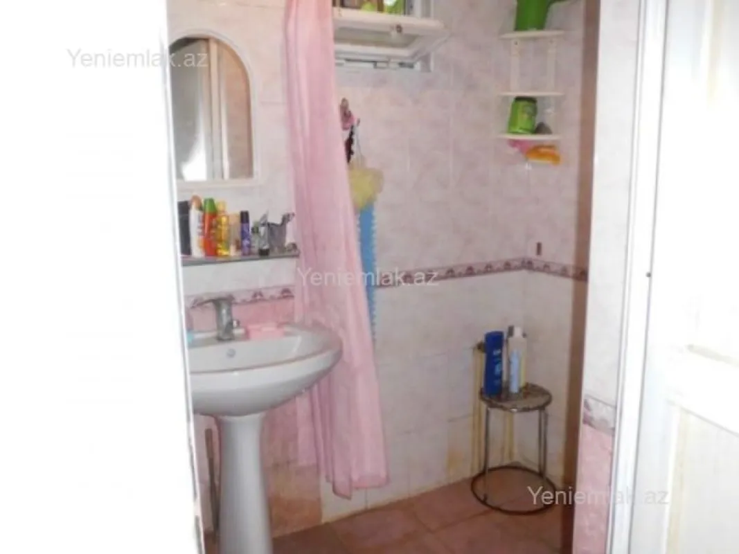Satılır 3 otaqlı köhnə tikili 100 m²