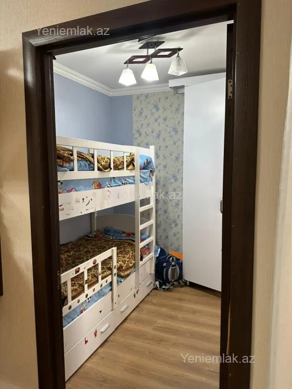 Satılır 5 otaqlı köhnə tikili 45 m²