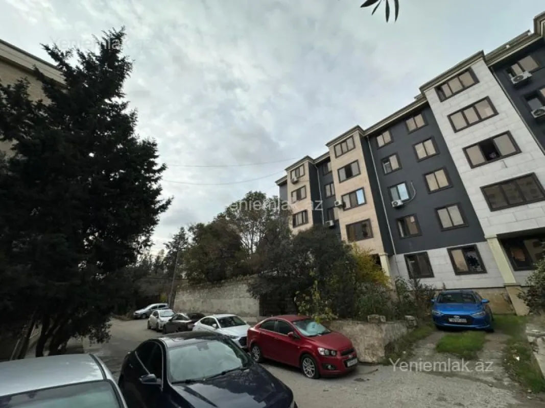 Satılır 5 otaqlı köhnə tikili 45 m²